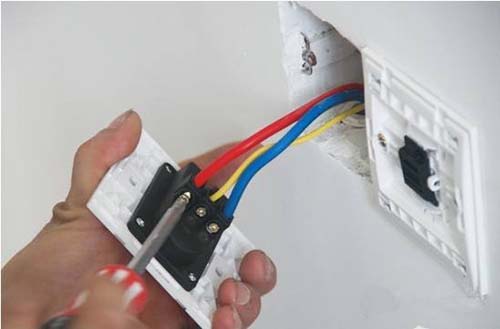 家居装修开关插座安装的详细流程.jpg